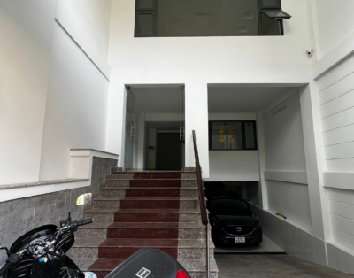 [Realbox] For rent: a spacious 3-story townhouse with car alley access on Hoang Du Khuong Street, District 10, HCMC – brand new and airy.